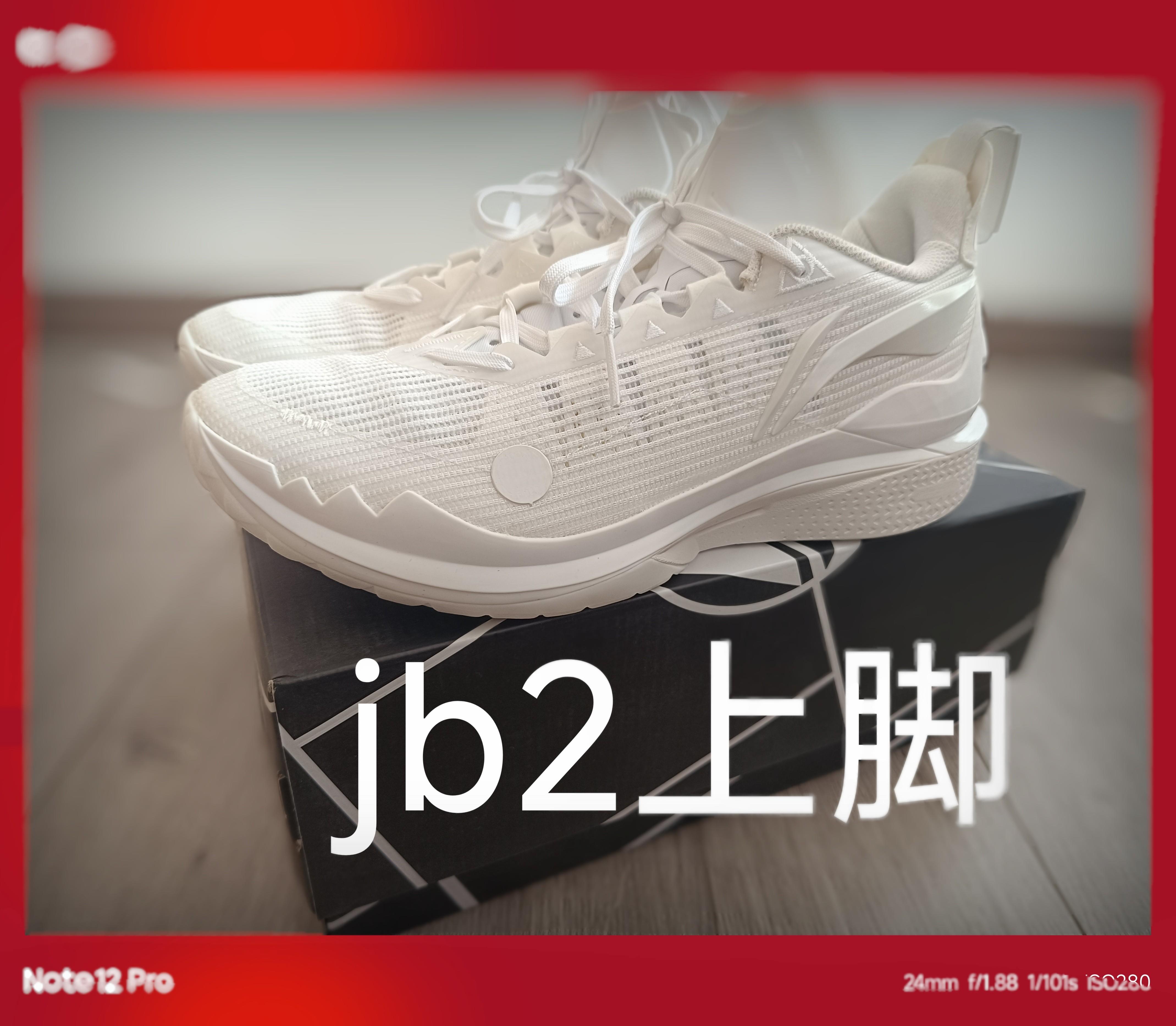 吉米巴特勒二代,李宁首款运用碳核心技术的鞋,以前说贵的,现在已经5开了,大家赶快入手